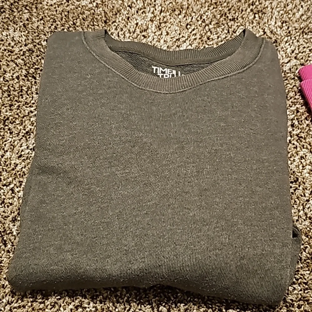 Sweatshirt bundle of very soft light weight sweatshirts - Picture 3 of 10